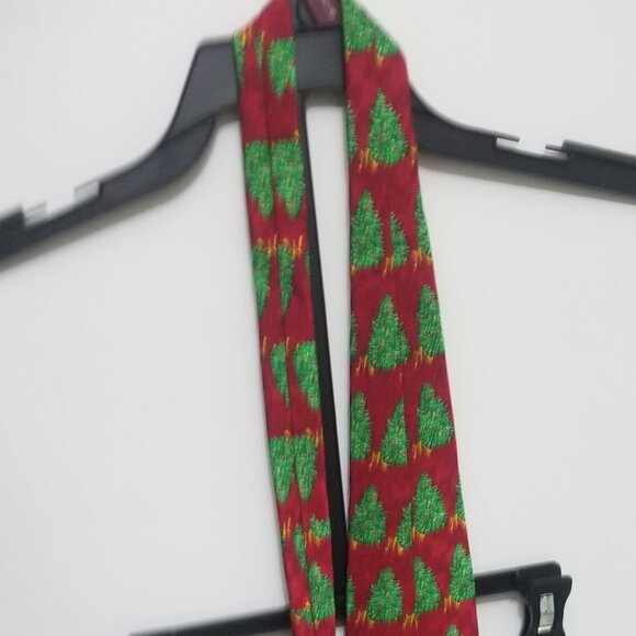 great gift: NWOT Hallmark silk Christmas tree tie - Picture 4 of 9